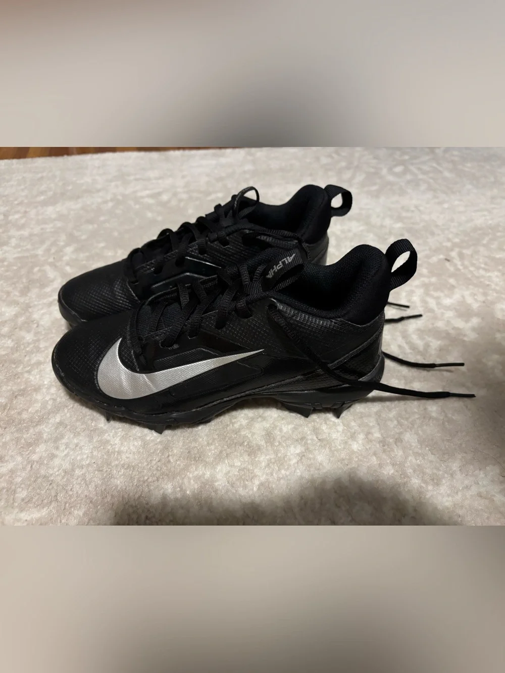 Nike - Kids Black & Silver Football Sport Cleats for Kid Boys Size 3.5 LIKE NEW